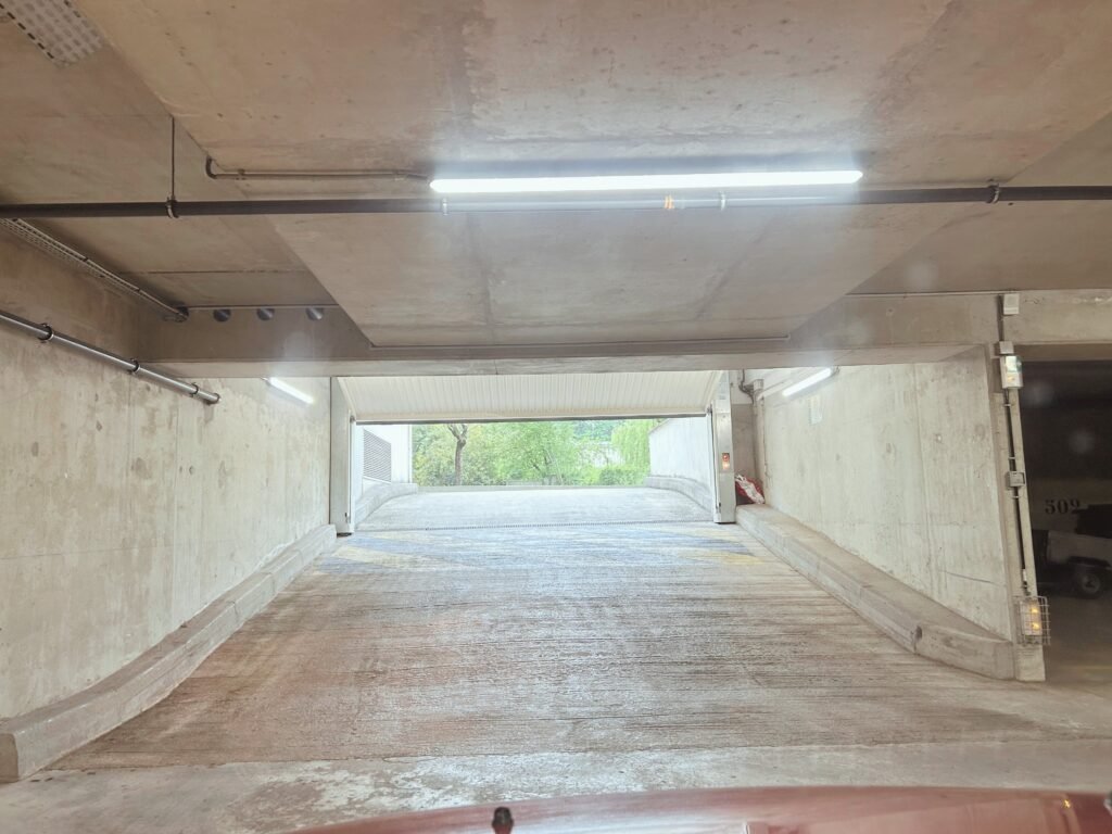 Portail electrique parking cdg